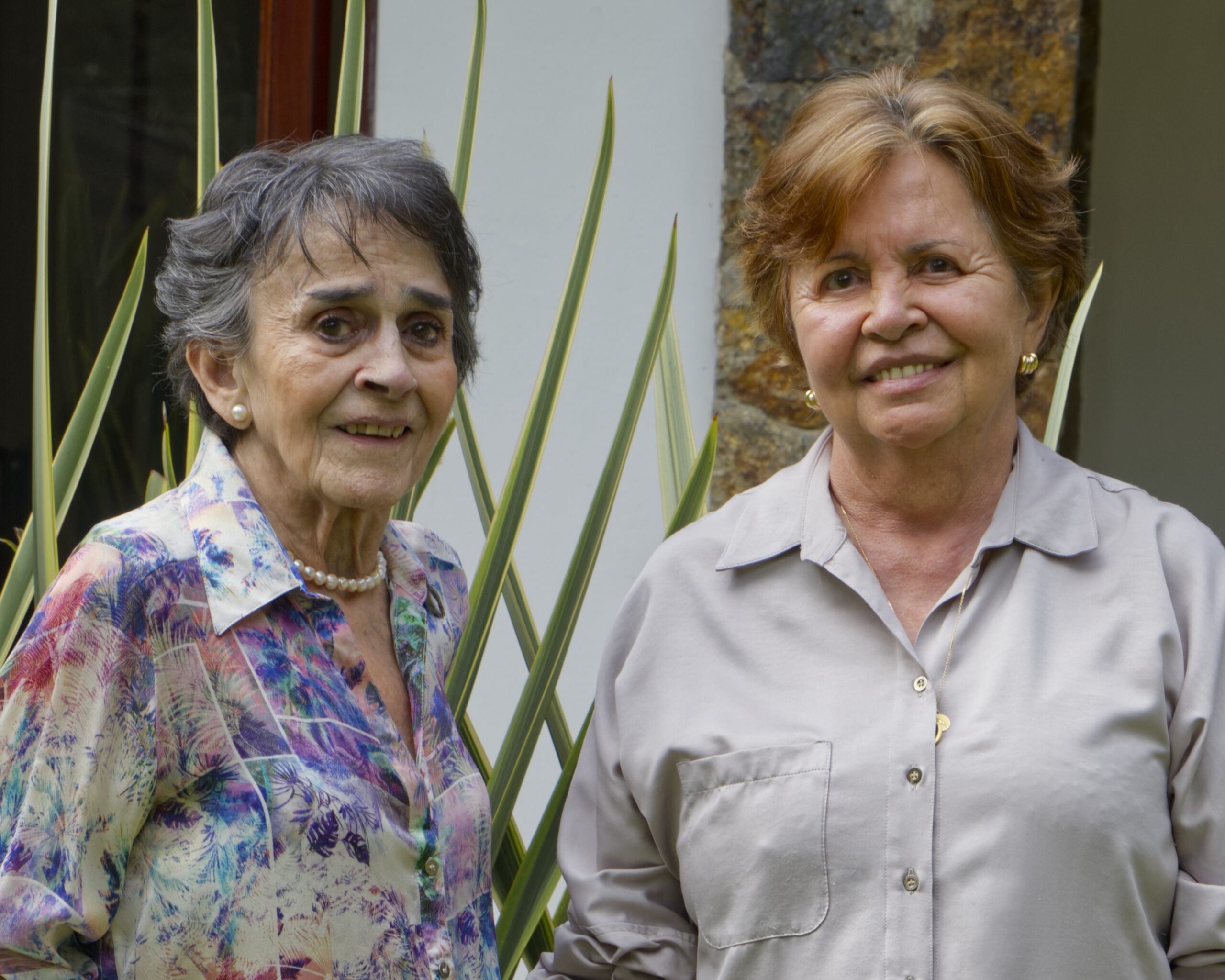 María Cristina y Ana Luz Botero, fundadoras de Casa La Comarca, hogar para adultos mayores en Envigado.